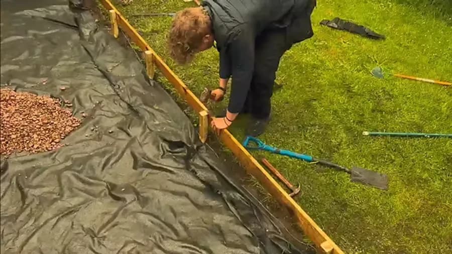 Installing a timber sleeper border